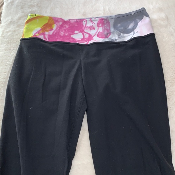 Size 6 Lululemon ladies bootcut yoga pants - Picture 1 of 7
